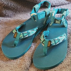 women's Original Style Teva sandals TEAL size US 8 Amazing Like New Condition